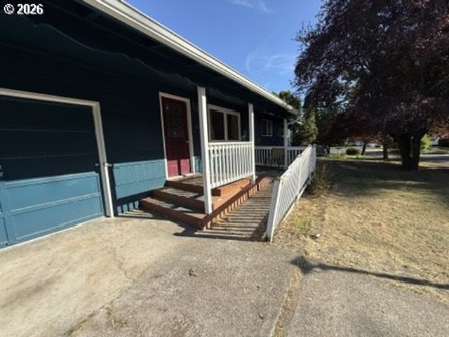 1902 Se 151ST Ave, Portland, OR 97233