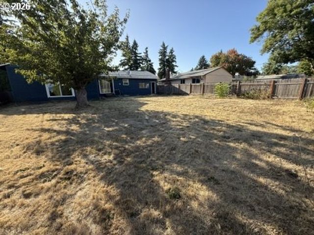 1902 Se 151ST Ave, Portland, OR 97233