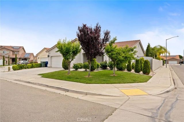 4670 N Constance, Fresno, CA 93722