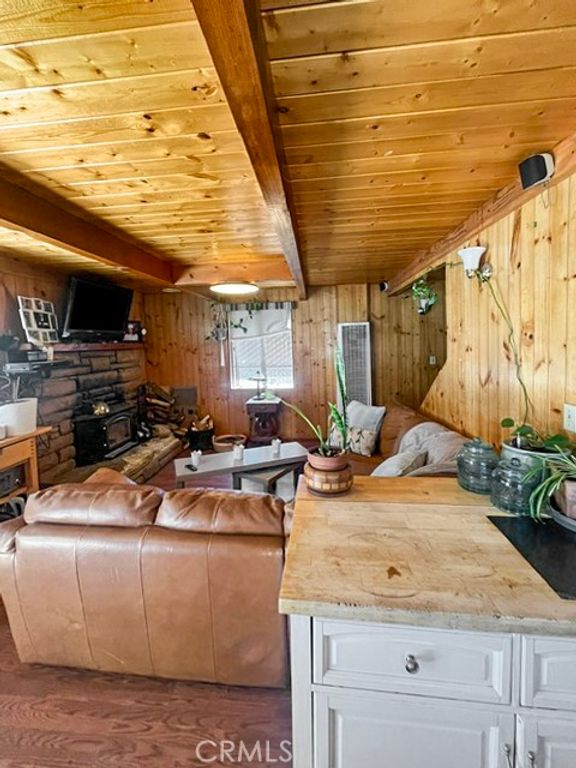 Image 6 of property listing at 213 E Mountain View, Big Bear City, CA 92314
