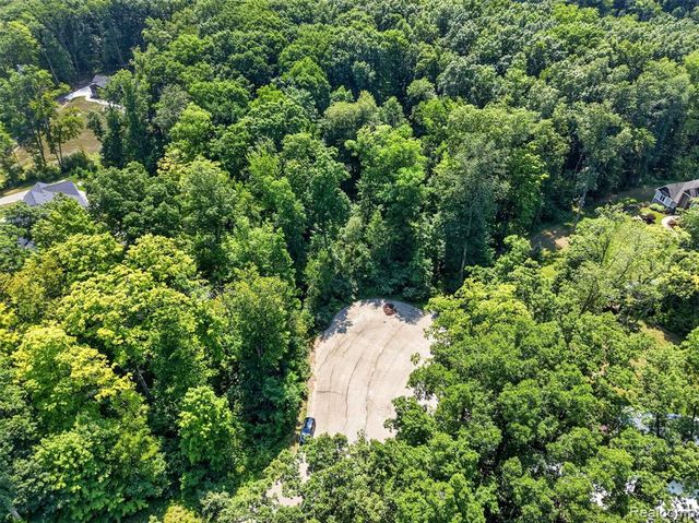 9776 Harbor Trail Drive, Whitmore Lake, MI 48189