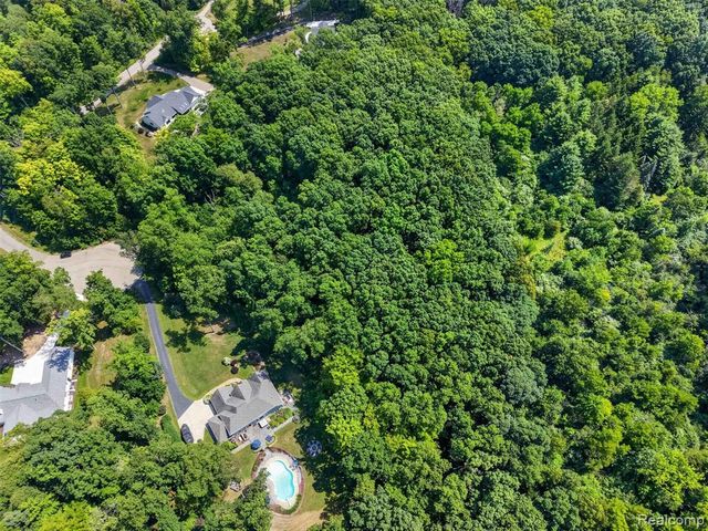 9776 Harbor Trail Drive, Whitmore Lake, MI 48189