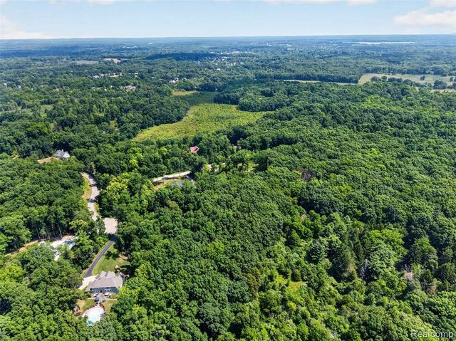 9776 Harbor Trail Drive, Whitmore Lake, MI 48189