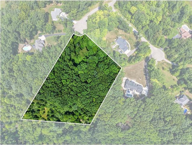 9776 Harbor Trail Drive, Whitmore Lake, MI 48189