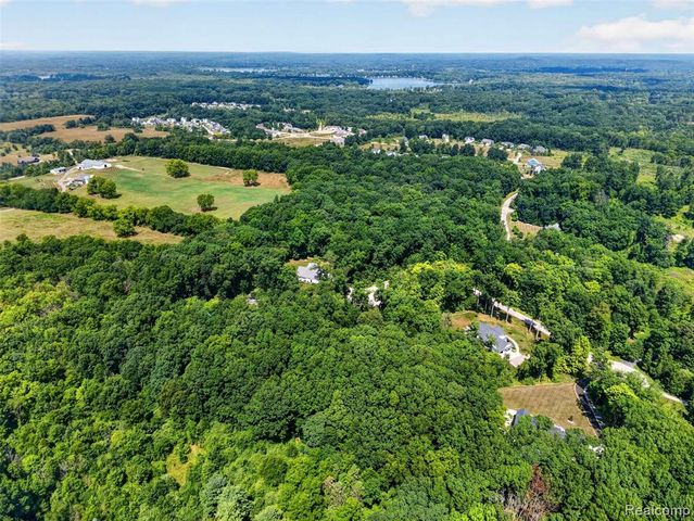 9776 Harbor Trail Drive, Whitmore Lake, MI 48189