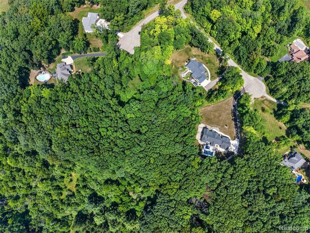 9776 Harbor Trail Drive, Whitmore Lake, MI 48189