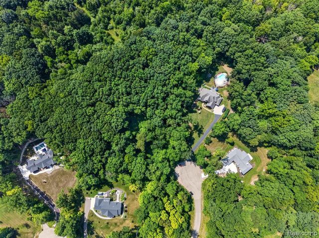 9776 Harbor Trail Drive, Whitmore Lake, MI 48189