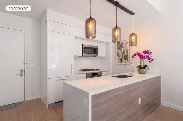 505 W 43rd St Apt 9C, New York City, NY 10036