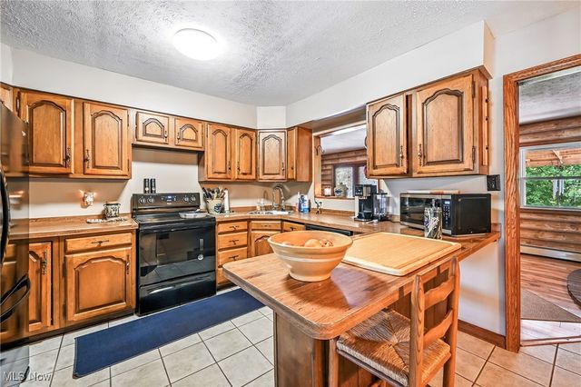 1683 Ridgewood Drive, Salem, OH 44460