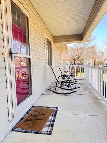 402 Woodside Place, Dixon, IL 61021