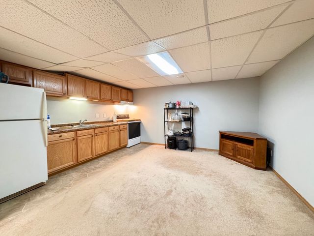 402 Woodside Place, Dixon, IL 61021