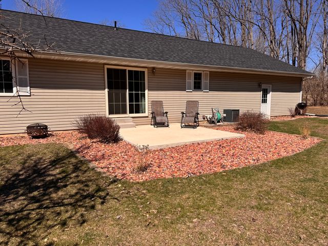 402 Woodside Place, Dixon, IL 61021