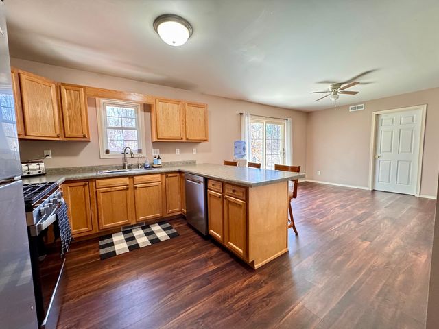 402 Woodside Place, Dixon, IL 61021