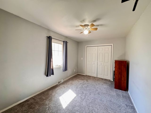 402 Woodside Place, Dixon, IL 61021