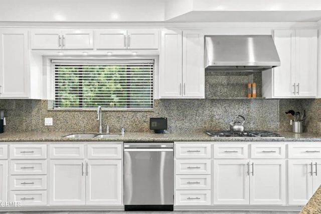 595 Elm Avenue, Sierra Madre, CA 91024