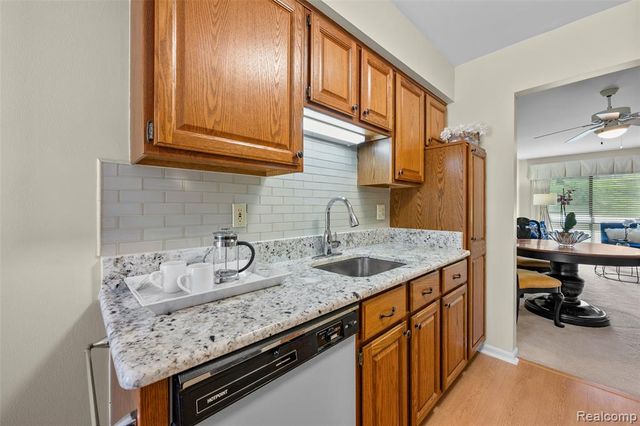 985 Wexford Way 34, Rochester Hills, MI 48307