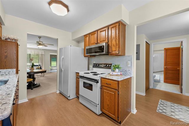 985 Wexford Way 34, Rochester Hills, MI 48307