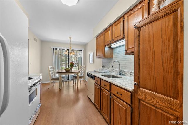 985 Wexford Way 34, Rochester Hills, MI 48307