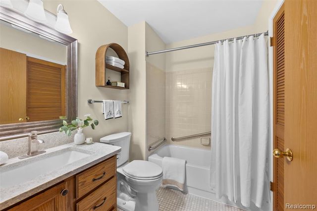 985 Wexford Way 34, Rochester Hills, MI 48307