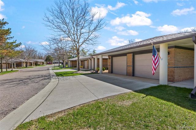 985 Wexford Way 34, Rochester Hills, MI 48307
