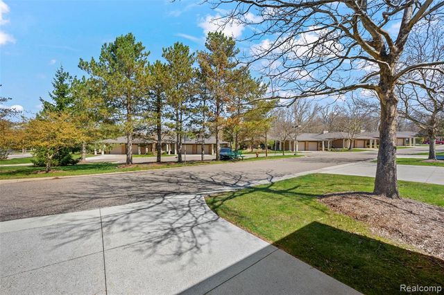 985 Wexford Way 34, Rochester Hills, MI 48307