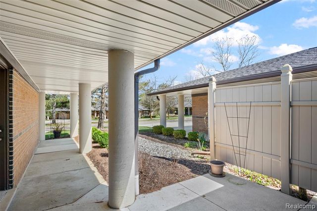 985 Wexford Way 34, Rochester Hills, MI 48307