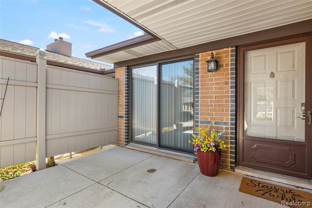985 Wexford Way 34, Rochester Hills, MI 48307