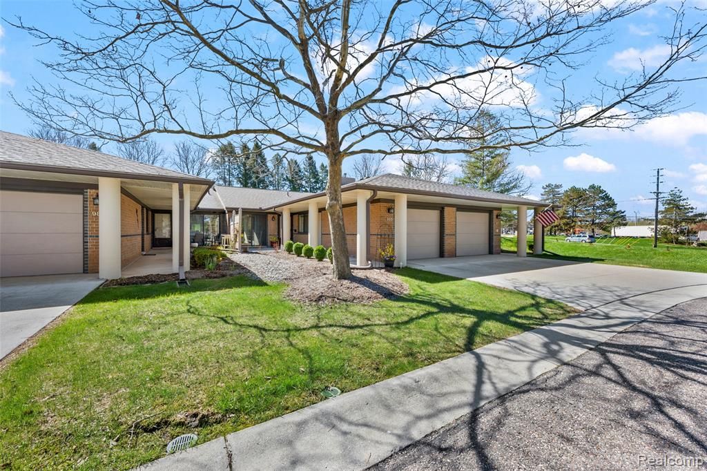 985 Wexford Way 34, Rochester Hills, MI 48307