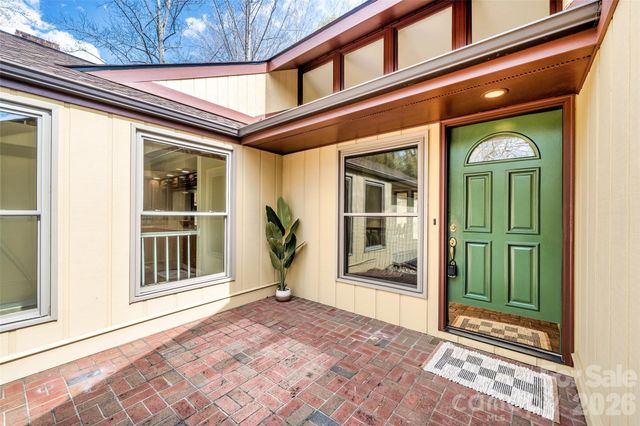 63 Pinecroft Road, Asheville, NC 28804