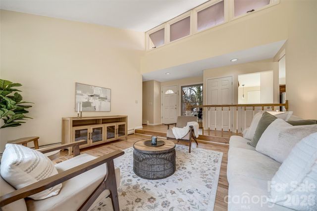 63 Pinecroft Road, Asheville, NC 28804