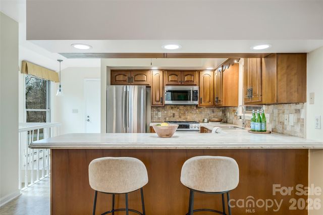 63 Pinecroft Road, Asheville, NC 28804