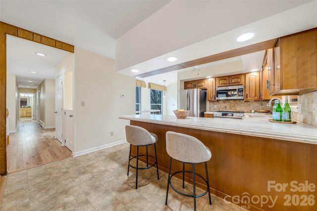 63 Pinecroft Road, Asheville, NC 28804