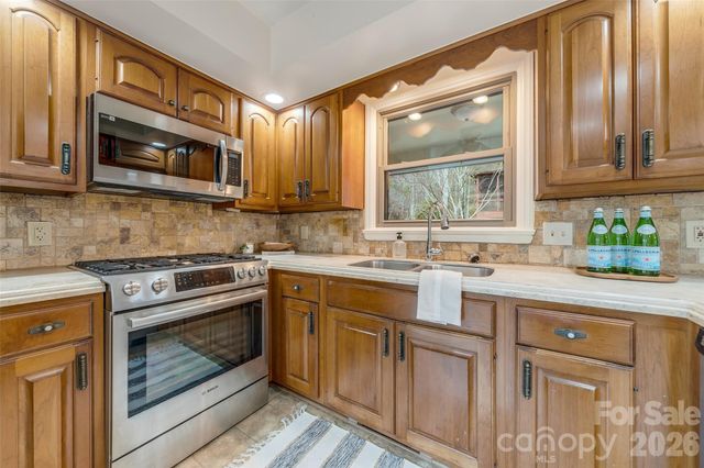 63 Pinecroft Road, Asheville, NC 28804