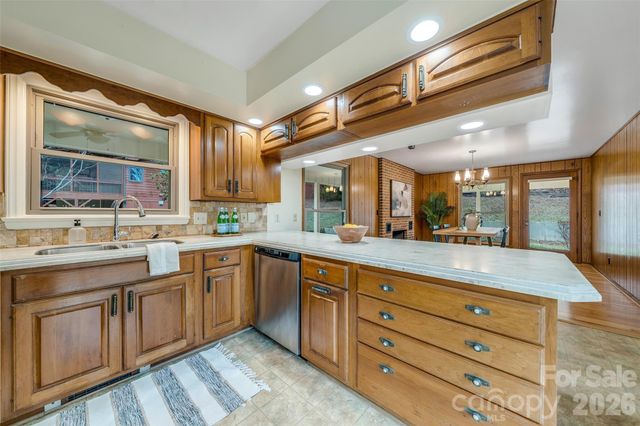 63 Pinecroft Road, Asheville, NC 28804