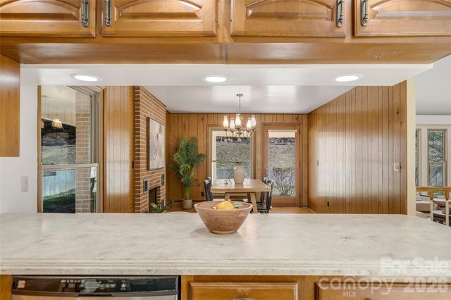 63 Pinecroft Road, Asheville, NC 28804