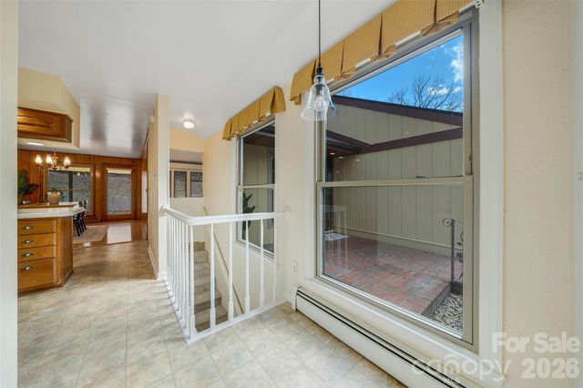 63 Pinecroft Road, Asheville, NC 28804