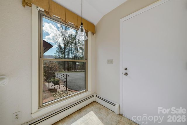 63 Pinecroft Road, Asheville, NC 28804