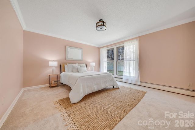 63 Pinecroft Road, Asheville, NC 28804