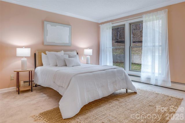 63 Pinecroft Road, Asheville, NC 28804