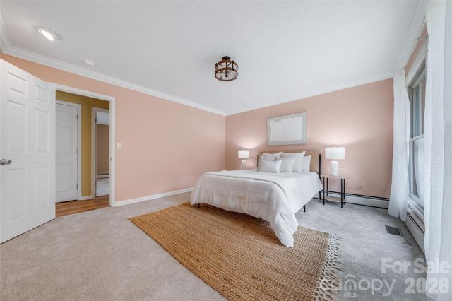 63 Pinecroft Road, Asheville, NC 28804