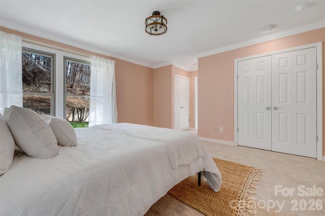 63 Pinecroft Road, Asheville, NC 28804