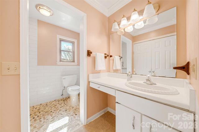 63 Pinecroft Road, Asheville, NC 28804