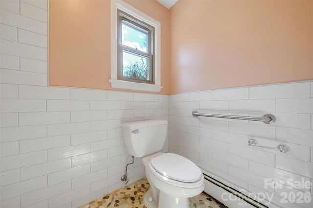 63 Pinecroft Road, Asheville, NC 28804