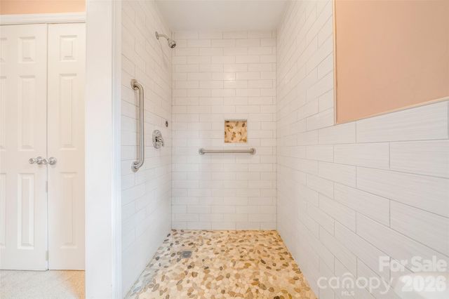 63 Pinecroft Road, Asheville, NC 28804