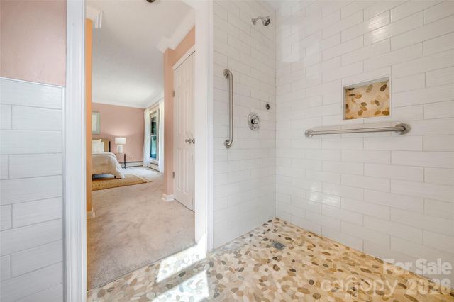 63 Pinecroft Road, Asheville, NC 28804