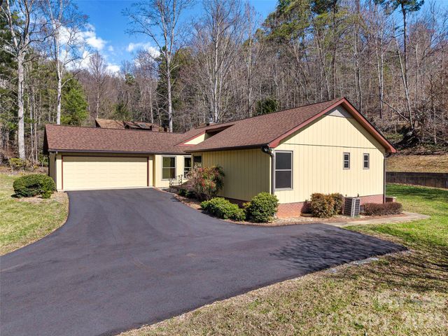 63 Pinecroft Road, Asheville, NC 28804