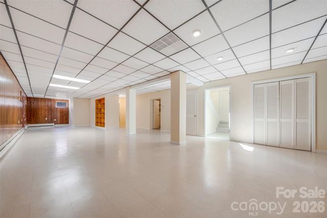 63 Pinecroft Road, Asheville, NC 28804