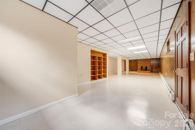 63 Pinecroft Road, Asheville, NC 28804