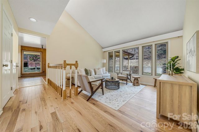 63 Pinecroft Road, Asheville, NC 28804