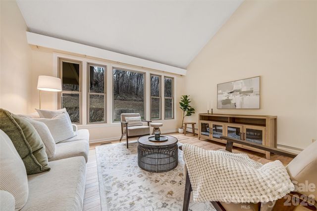 63 Pinecroft Road, Asheville, NC 28804